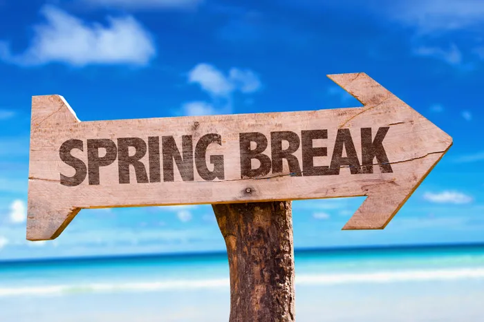 Arrow sign with the words "Spring Break"