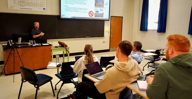 William Bates speaks to Marietta College students in a classroom